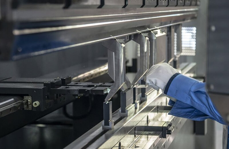 згинання листового металу